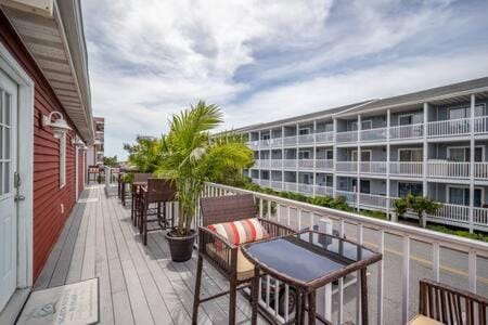 Modern 3BR Ocean Block Apt Walk to the Beach Apartment in Ocean City