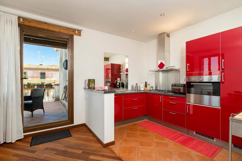 Spring, Day, Winter, Summer, Coffee/tea facilities, Balcony/Terrace, Kitchen or kitchenette, Food and drinks, Photo of the whole room, Decorative detail, Decorative detail, Dining area, Communal kitchen, Autumn, On site, City view, Seasons, Family, Family, dishwasher, minibar, pet friendly, stove