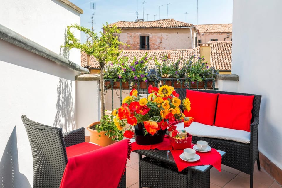 Patio, Nearby landmark, Spring, Day, Natural landscape, Bird's eye view, Winter, Summer, View (from property/room), View (from property/room), Balcony/Terrace, Food and drinks, Decorative detail, Autumn, On site, City view, City view, Shopping Area, Seasons, Family, Inner courtyard view