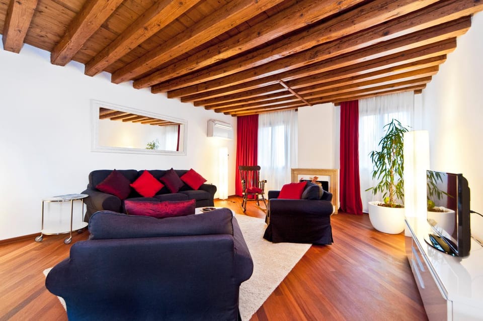 TV and multimedia, Living room, Seating area