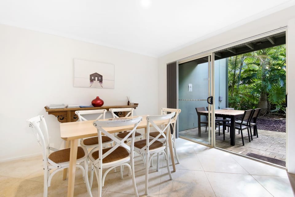Patio, Dining area