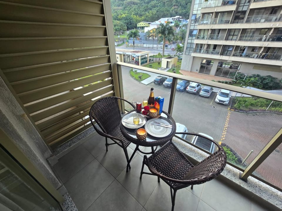 Property building, Bedroom, Mountain view, Inner courtyard view