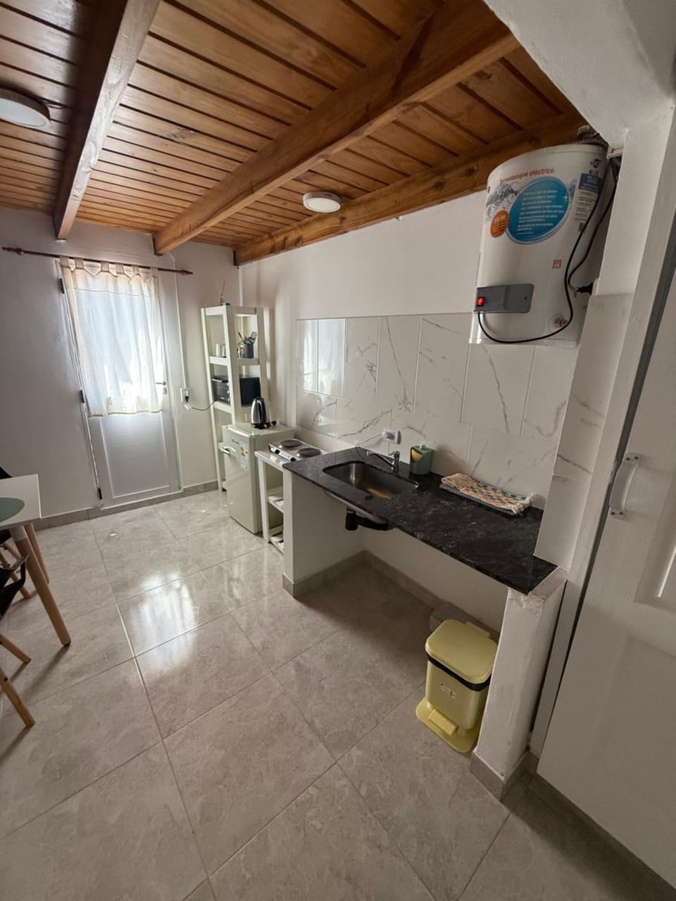 Hospedaje L H primero B Ezeiza a 15 min del aeropuerto Apartment in Buenos Aires Province