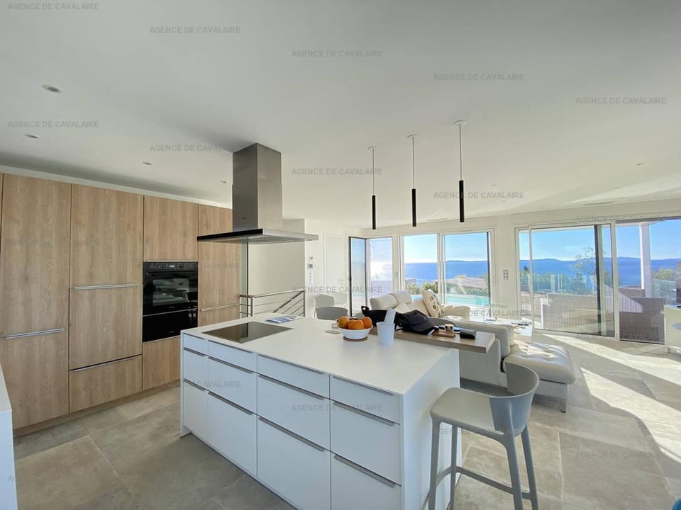 Villa moderne avec piscine et climatisation - FR-1-100-328 Villa in Cavalaire-sur-Mer