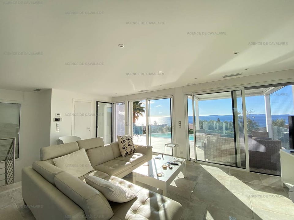 Villa moderne avec piscine et climatisation - FR-1-100-328 Villa in Cavalaire-sur-Mer