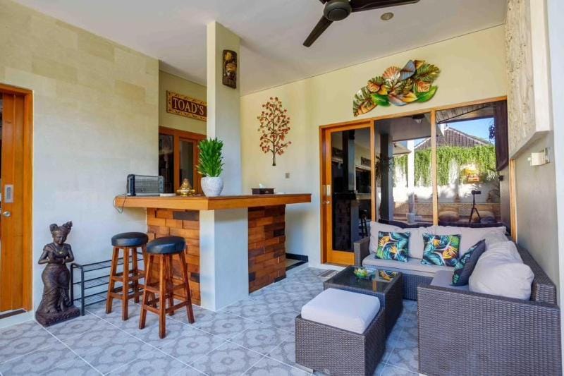 Kitchen or kitchenette, Living room, Seating area, Dining area, fireplace