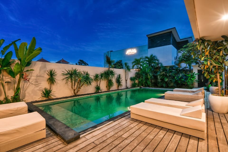 Patio, Communal lounge/ TV room, Night, Natural landscape, Garden, Evening entertainment, Garden view, Pool view, Swimming pool, Swimming pool, sunbed