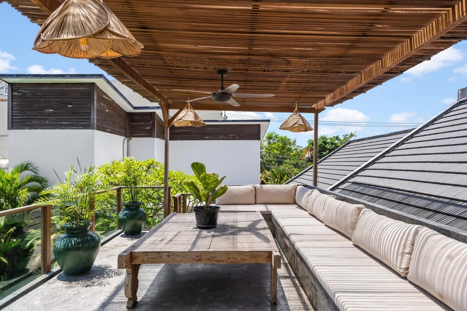 Patio, Day, Garden, View (from property/room), Balcony/Terrace, Living room, Seating area, Garden view