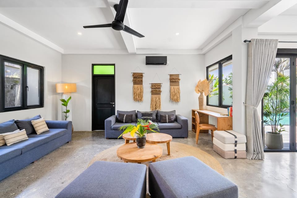 TV and multimedia, Living room, Seating area, fireplace
