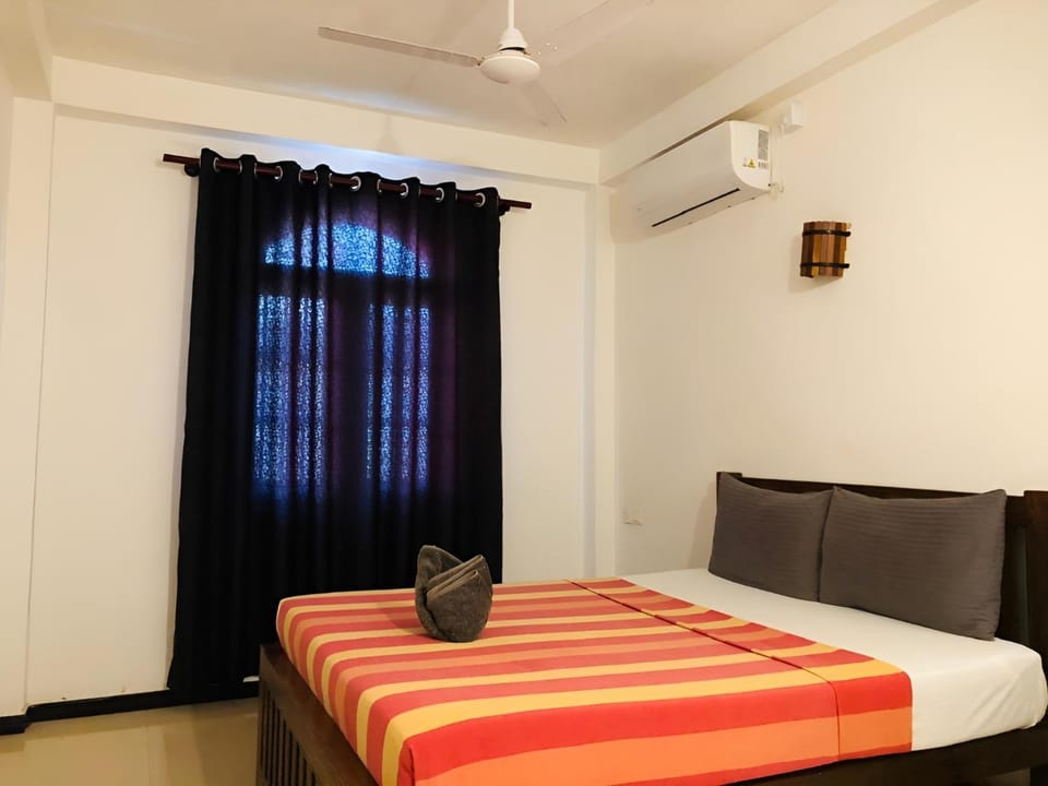 Bed, Photo of the whole room, Bedroom, air conditioner