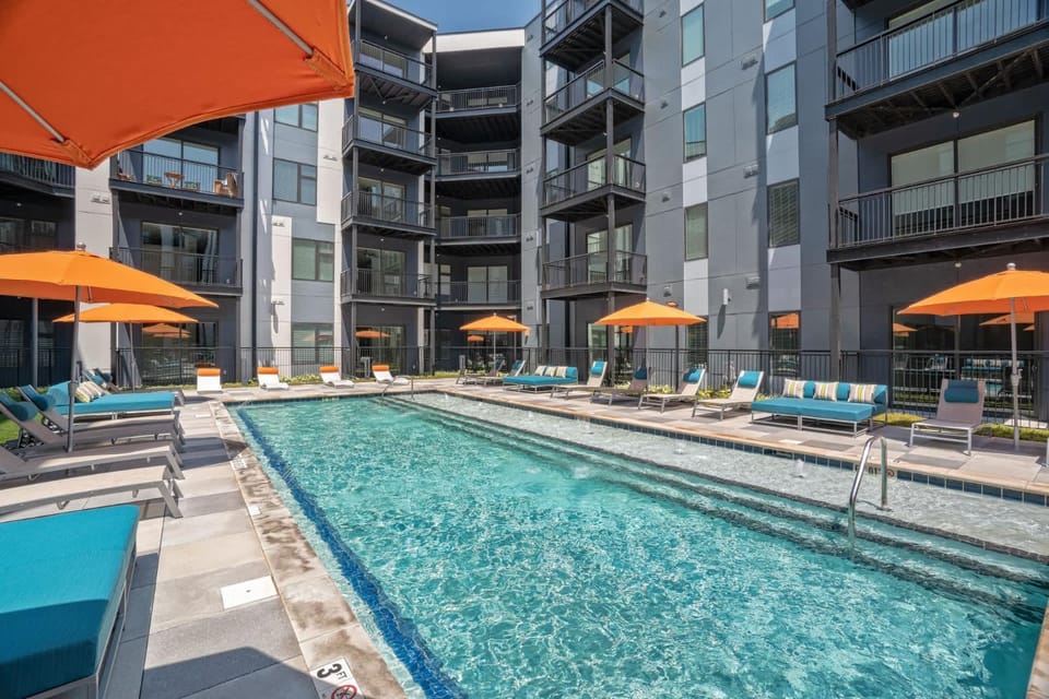 CozySuites at Main & Clay Apartment in Jefferson County