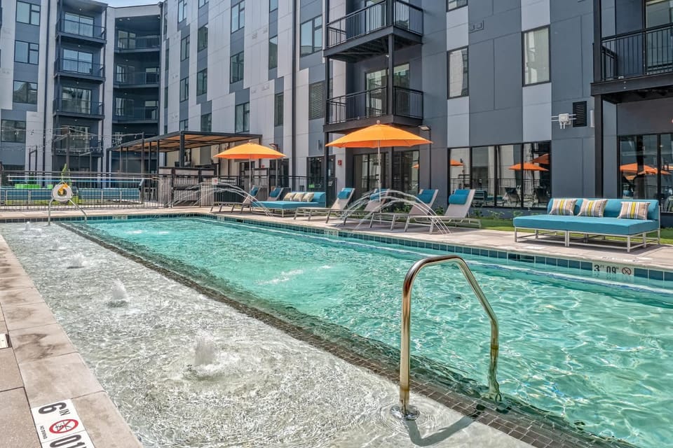 CozySuites at Main & Clay Apartment in Jefferson County
