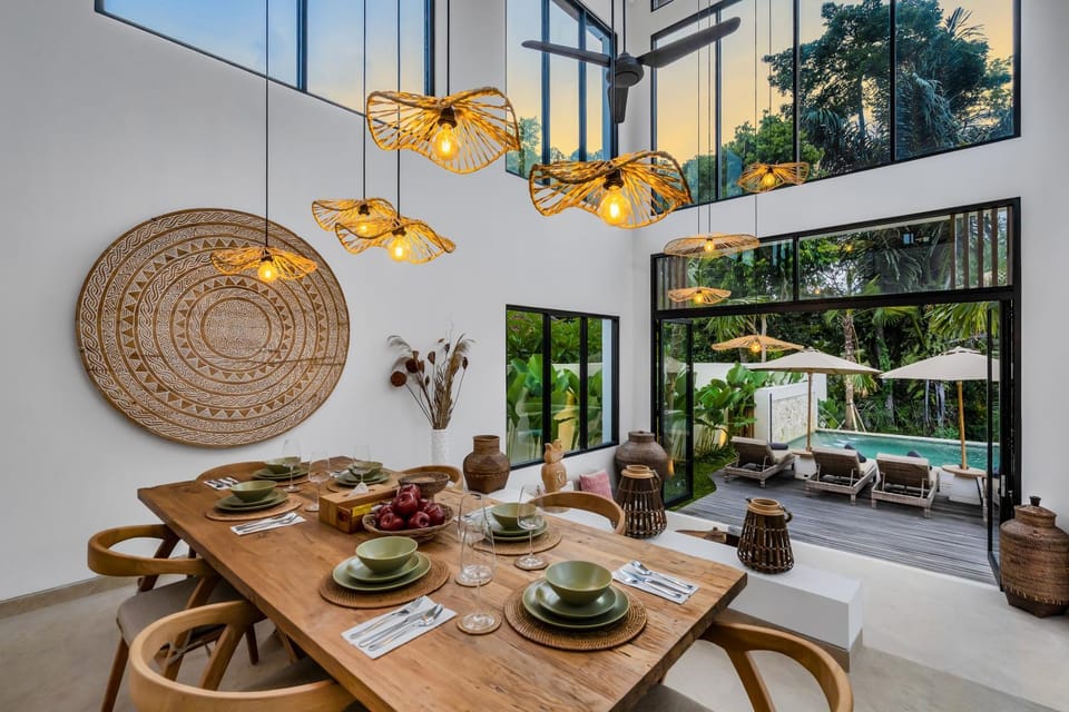 Seating area, Dining area, Pool view, Swimming pool