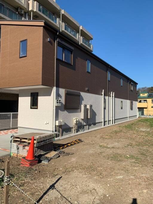 Property building, Neighbourhood