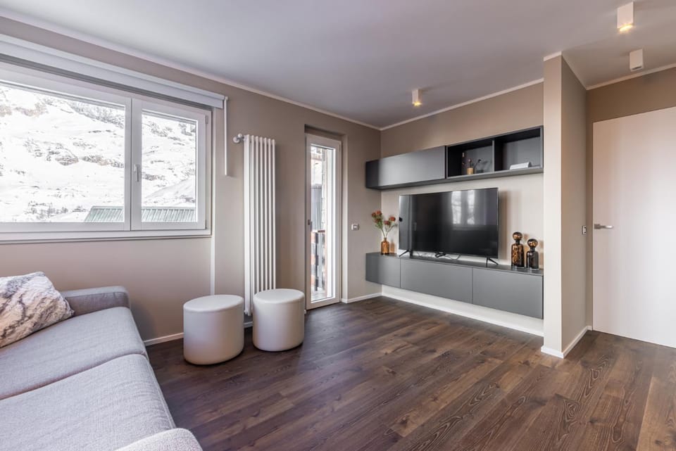 Bed, TV and multimedia, Balcony/Terrace, Living room