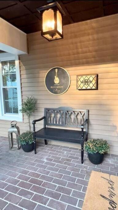 Patio, Day, Living room, Seating area