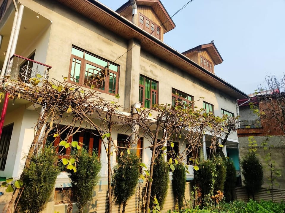 Property building, Day, Garden, Garden view