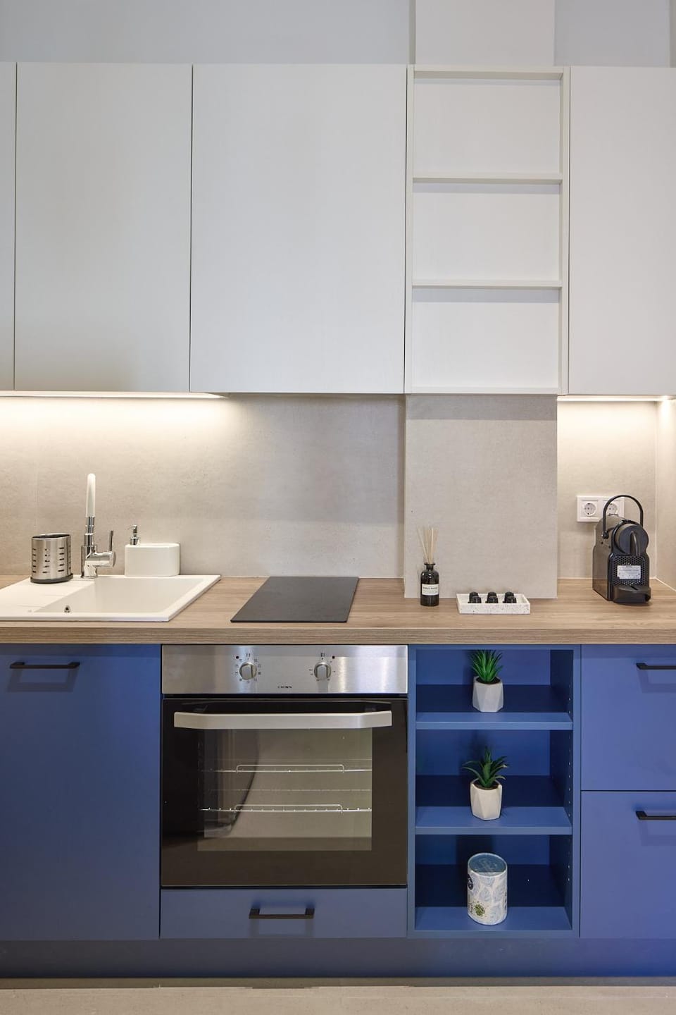 Kitchen or kitchenette, pet friendly, stove