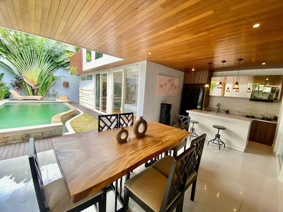 Patio, TV and multimedia, Kitchen or kitchenette, Living room, Seating area, Dining area, Pool view, Swimming pool, sunbed