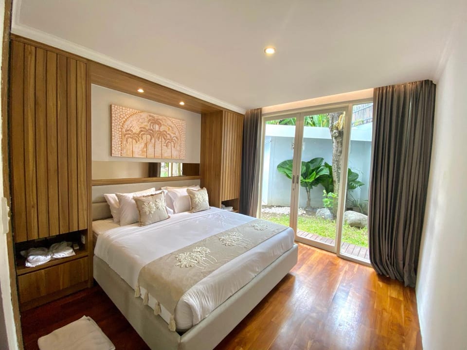 Bed, Natural landscape, Garden, Photo of the whole room, Bedroom, Garden view, towels