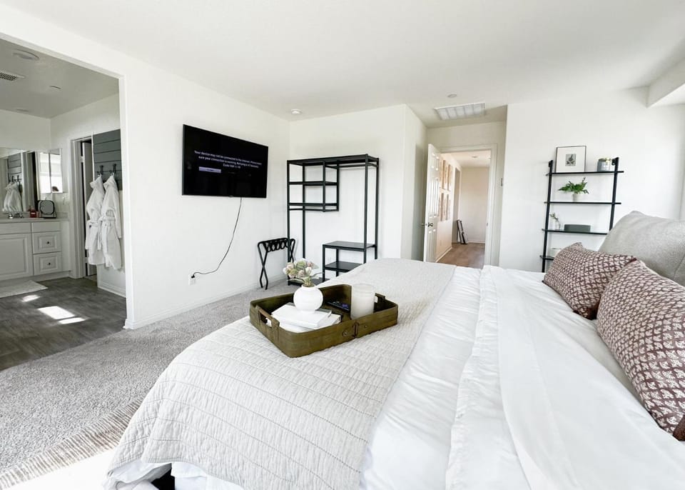 Claremont Colleges And Ontairo Mills Single Villa stay more 30 nights Villa in Upland