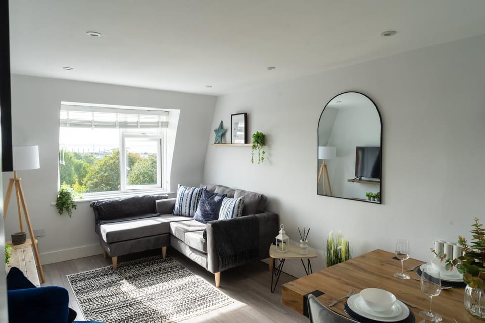 Living room, Photo of the whole room, Seating area, Dining area, Bedroom