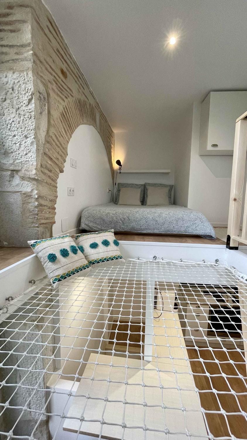 Bed, Photo of the whole room, Bedroom