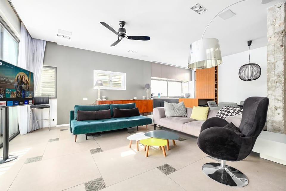 Communal lounge/ TV room, Living room
