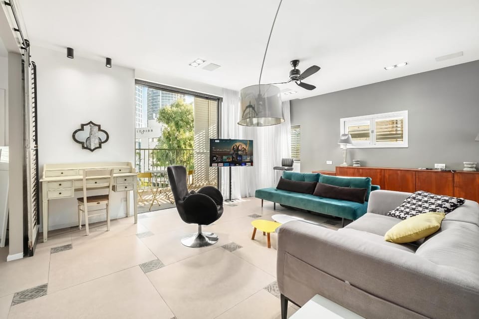 Communal lounge/ TV room, Living room