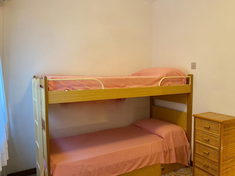 Bed, Photo of the whole room, Bedroom, bunk bed