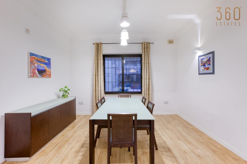 Living room, Seating area, Dining area