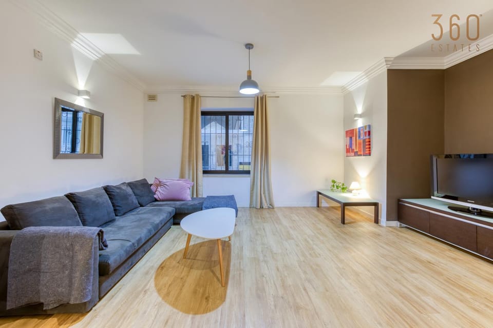 Communal lounge/ TV room, TV and multimedia, Living room, Seating area, Evening entertainment