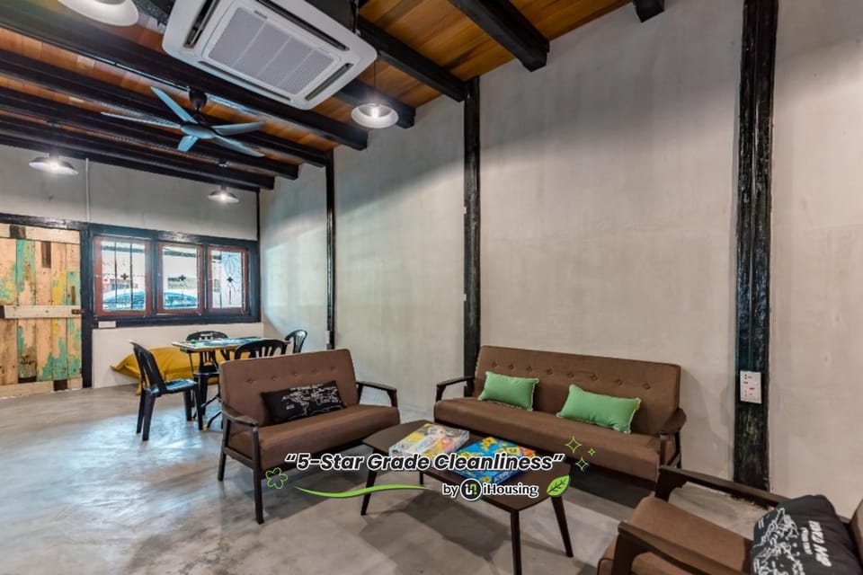 Living room, Seating area, air conditioner
