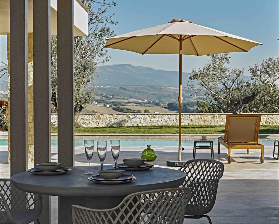 Patio, Balcony/Terrace, Dining area, Pool view, sunbed