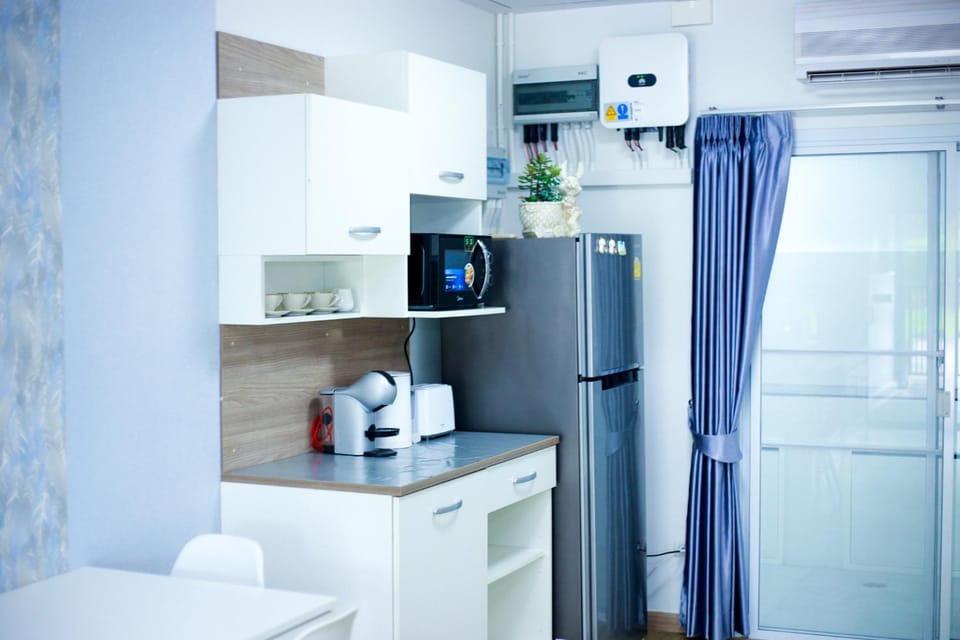 Kitchen or kitchenette, Internal: Not applicable to any particular room