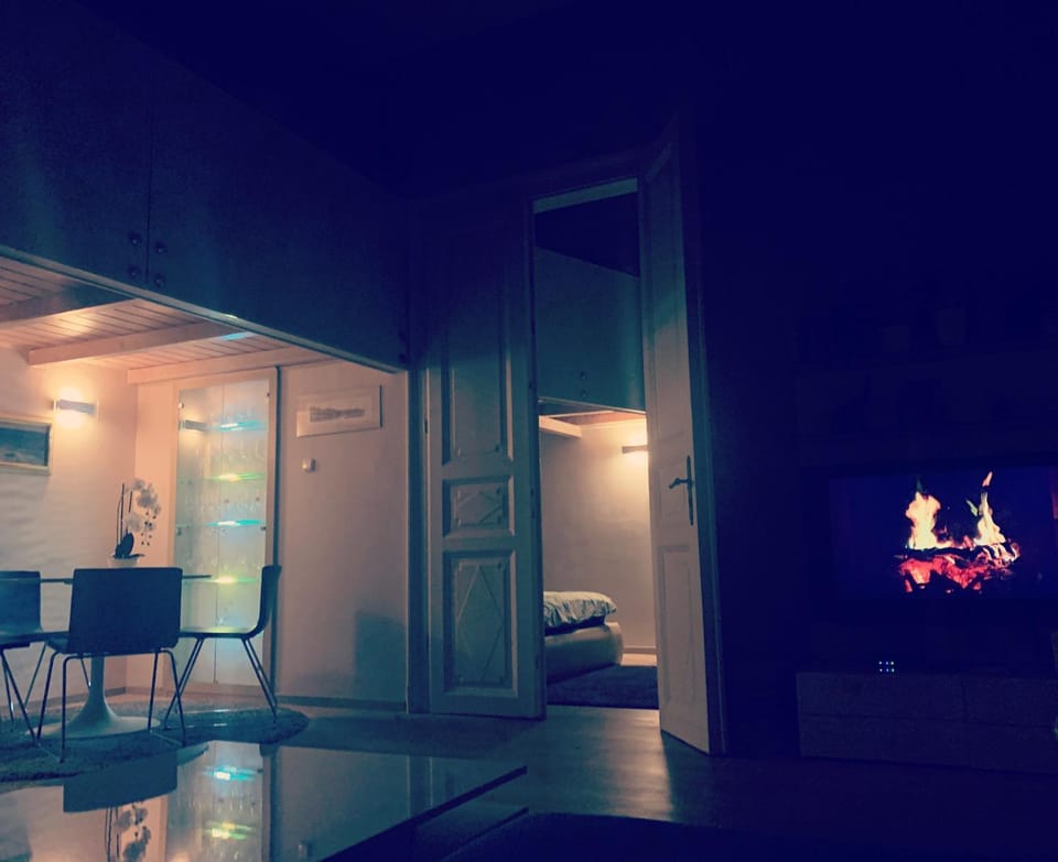 Night, TV and multimedia, Living room
