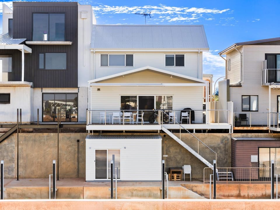 Property building, Balcony/Terrace