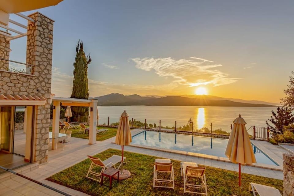 Patio, Day, Mountain view, Pool view, Swimming pool, Sunrise, sunbed