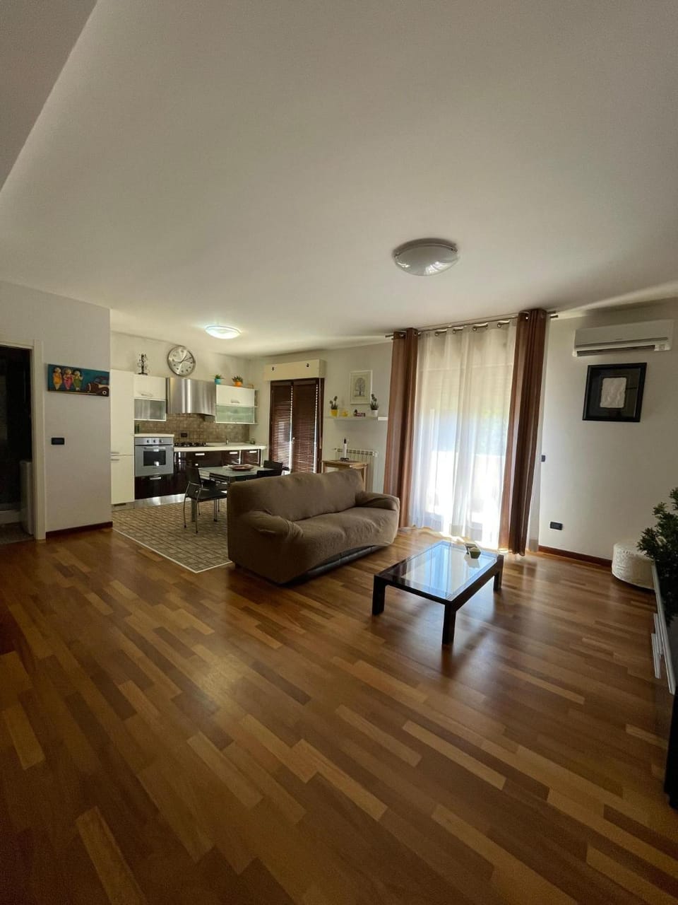 Living room, Seating area, Dining area, minibar, oven, stove