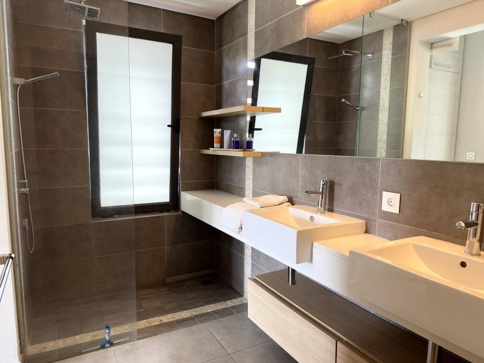 Shower, Bathroom, towels