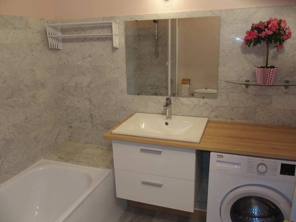 Bathroom, washing machine