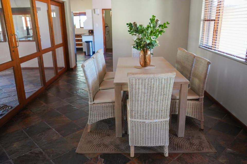 Communal lounge/ TV room, Seating area, Dining area