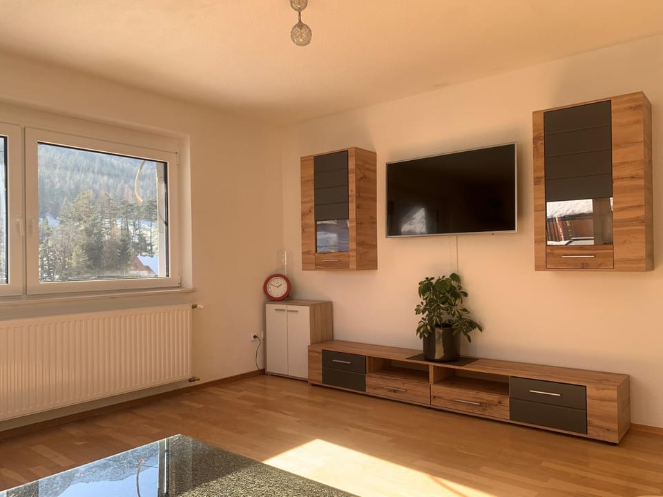 Communal lounge/ TV room, TV and multimedia, Evening entertainment