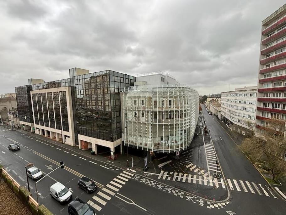 T3 pied de la gare + centre commercial TOUT inclus Apartment in Orléans