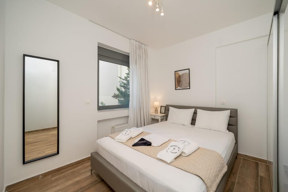Bed, Photo of the whole room, Bedroom, towels, wardrobe