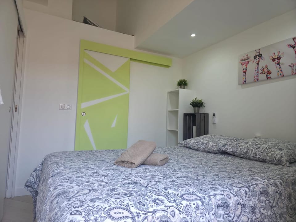 Bed, Photo of the whole room, Bedroom, towels, wardrobe