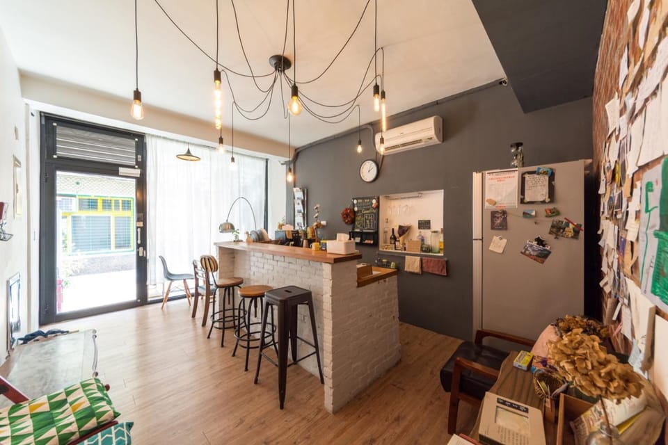 台南民宿549號-好室連連Lien House-車位需預約才有-平日住宿有保留車位 Vacation rental in Kaohsiung