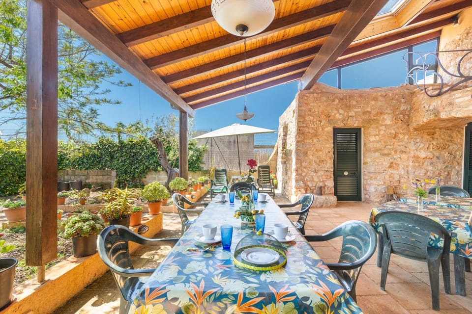 Property building, Garden, Balcony/Terrace, Seating area, Dining area, Garden view