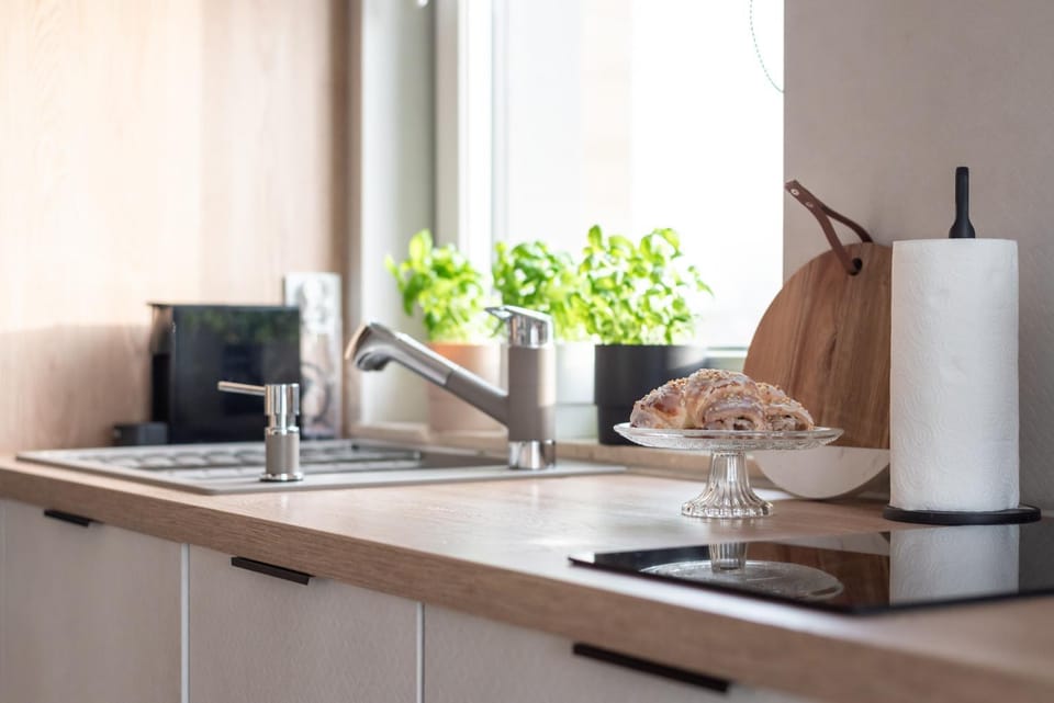Kitchen or kitchenette, Food and drinks, Food, minibar