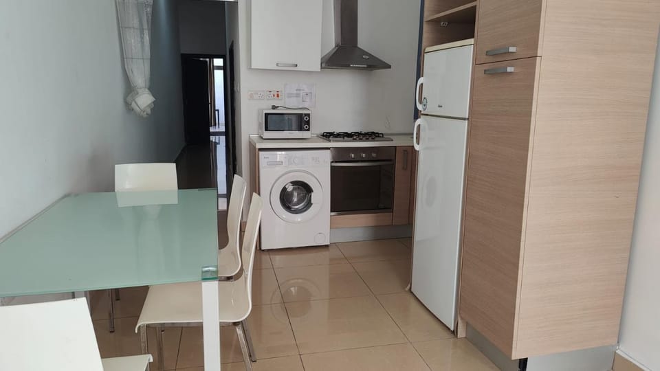 Kitchen or kitchenette, Dining area, oven, pet friendly, washing machine